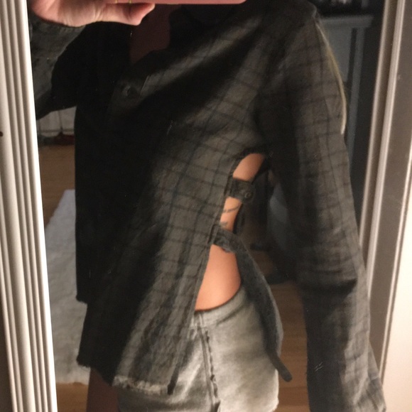 Buckle flannel with open side and semi sheer back - Picture 4 of 4